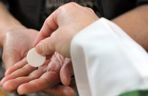 communion-in-the-hand